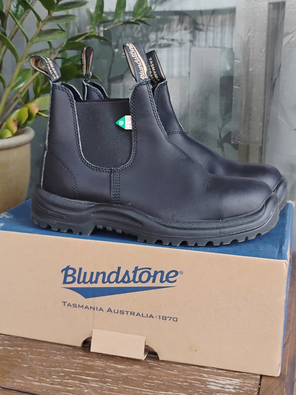 Blundstone Chelsea Boots - Black Women's 9.5